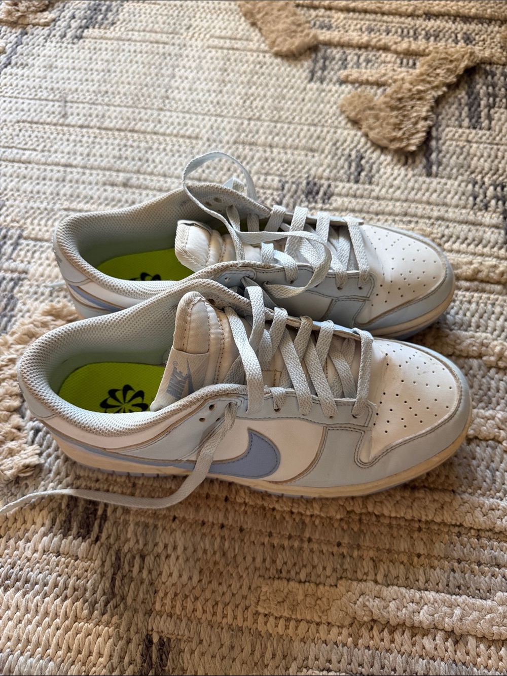 Nike Low-Top Sneakers in White & Light Blue size 8.5 women's